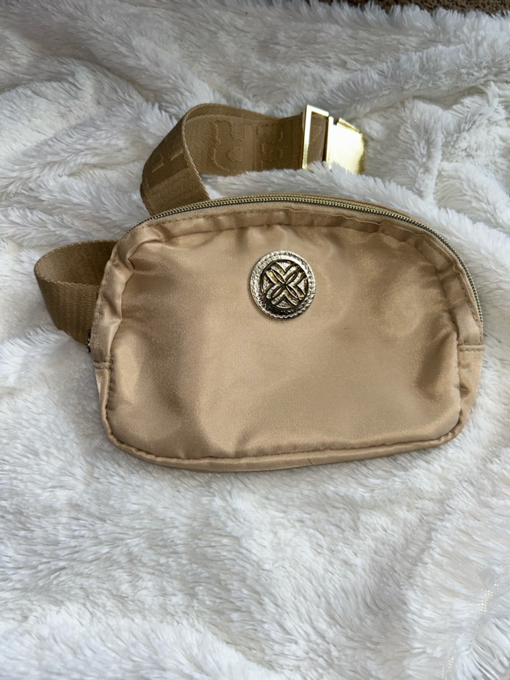 NWOT Lilly Pulitzer Sandbar Belt Bag with Gold Accent